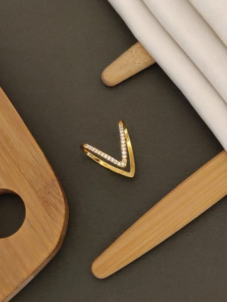 YQ Gold V Shaped Ring 💍