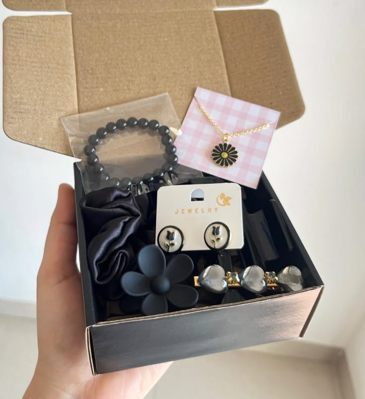 Packing Video on Social Media