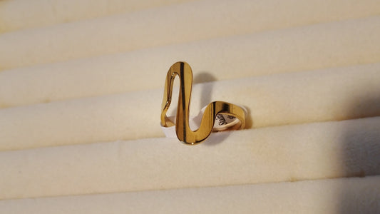 YQ Golden Graceful Curve Ring